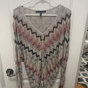 White House black-market lightweight sweater V-neck